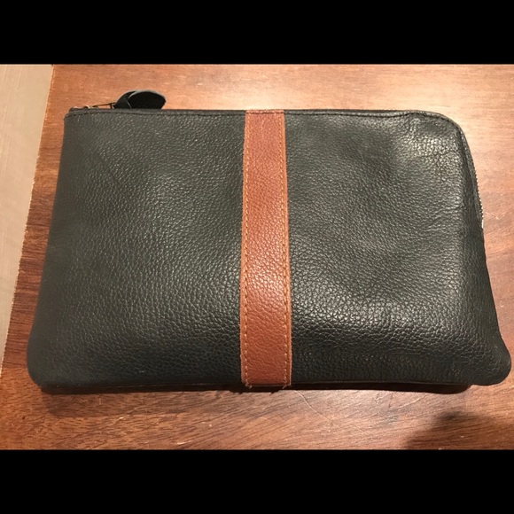 Madewell Handbags - Madewell leather pouch clutch